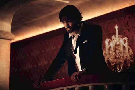 Michiel Huisman schittert in Chanel No5 commercial 